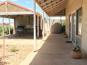 Wide verandahs